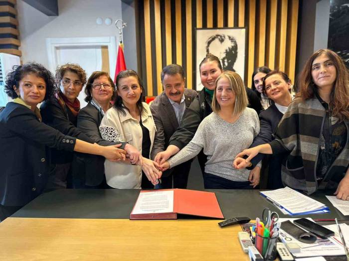 Başkan Deveci: "dünyanın Merkezinde Kadın Var”