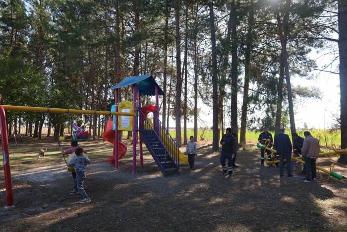 Kozan’ın Ücra Köşelerine Belediyeden Çocuk Parkı