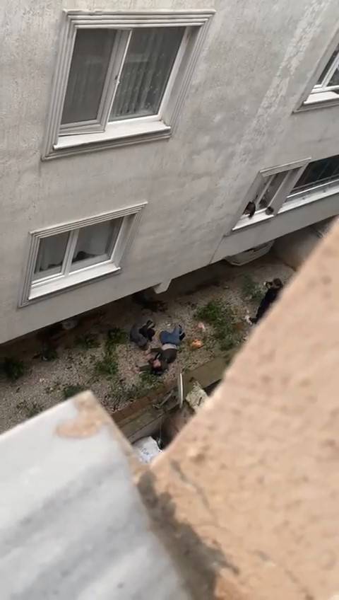 Aldatıldığı Gerekçesiyle Eşi Bıçakla Üzerine Yürüdü, Kendisini 2.kattan Aşağıda Buldu
