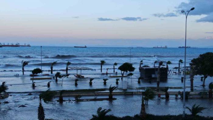 İskenderun’da 4 Okulda Eğitime Bir Gün Ara Verildi