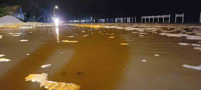 Kastamonu’da Deniz Kara İle Birleşti, Yol Su Altında Kaldı