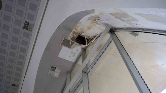 Terminal Esnafından Göçük Suyuna ’kovalı’ Müdahale