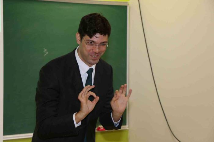 İşitme Engelli Birey Türkiye’de İlki Gerçekleştirdi