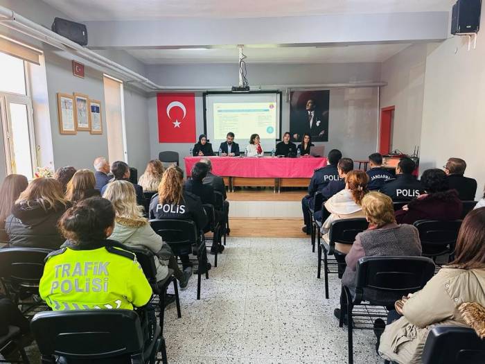 Pehlivanköy’de Kadına Yönelik Şiddet Paneli