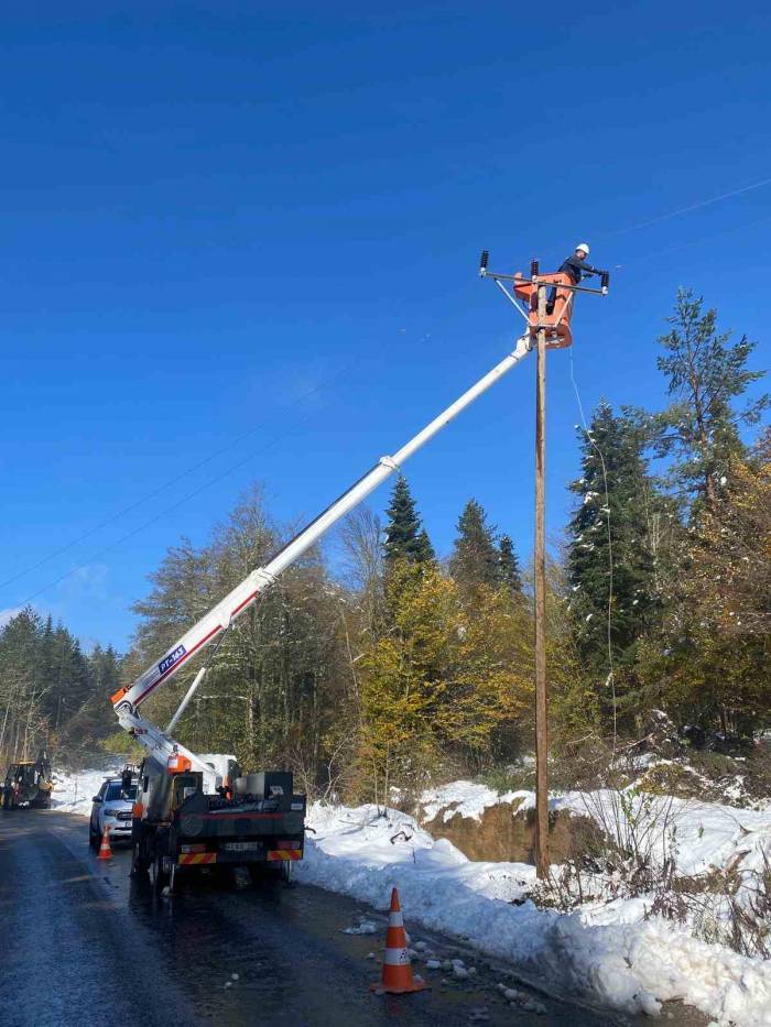 Kesintisiz Enerji İçin Tam Kadro Sahadalar