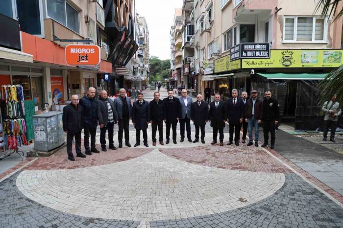 Çimentepe Caddesi Esnaflarından Başkan Çelik’e Hizmet Teşekkürü