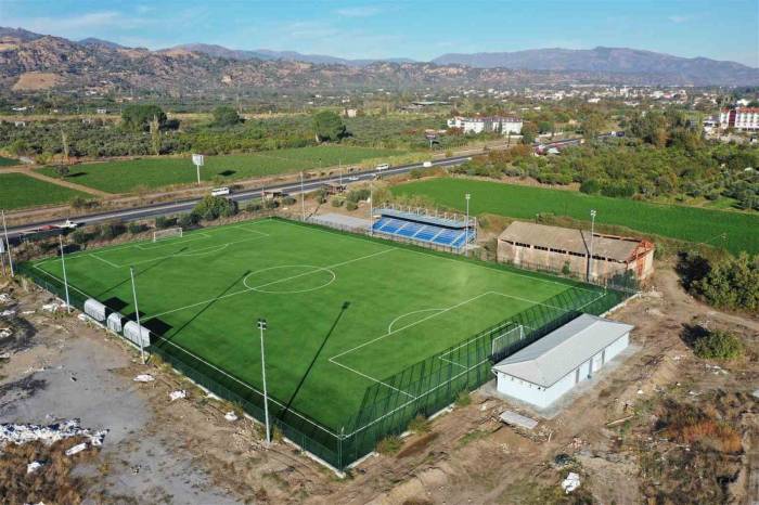 Serçeköy’e Sentetik Çim Saha Kazandırılıyor