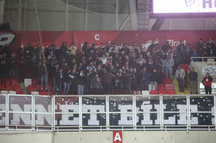 Trabzonspor Taraftarları Takımını Yalnız Bırakmadı