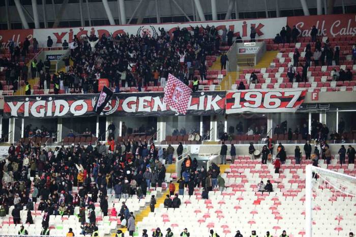 Sivasspor Taraftarı Maça İlgi Göstermedi