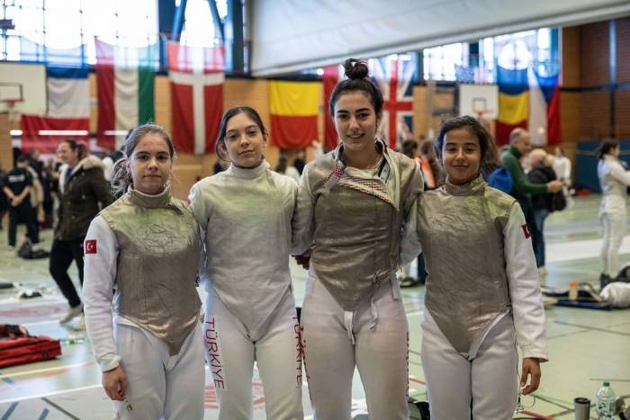 Gürcistan’da Eskrimcilerden İki Altın Madalya