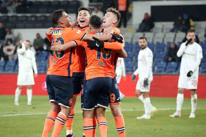 Trendyol Süper Lig: Rams Başakşehir: 4 - Pendikspor: 1 (Maç Sonucu)