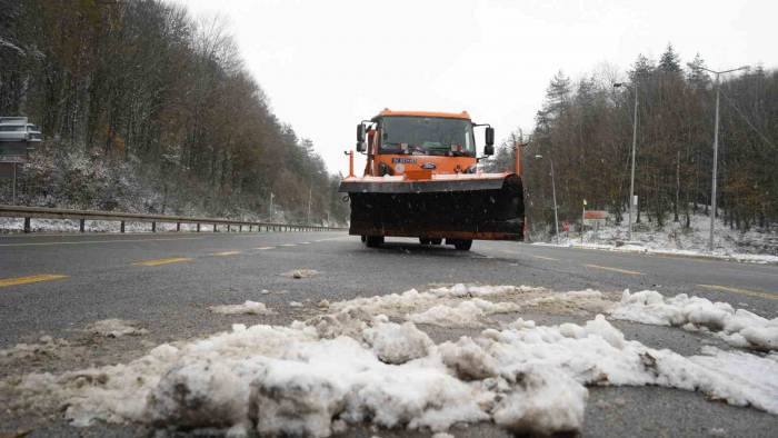 Bolu Dağı Geçişinde Aralıklarla Kar Yağışı Etkili Oluyor