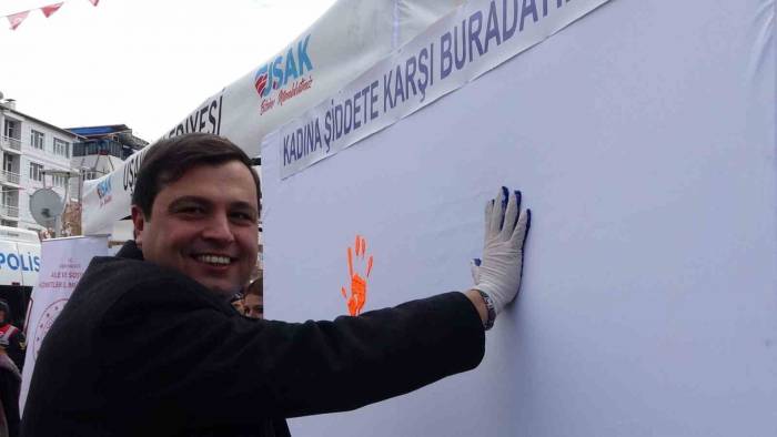 Uşak’ta Turuncu Balonlar Kadınlar İçin Bırakıldı