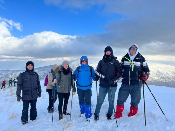 Van Gölü Aktivistleri Pamuk Dağı’nda Filistin Bayrağı Açtı