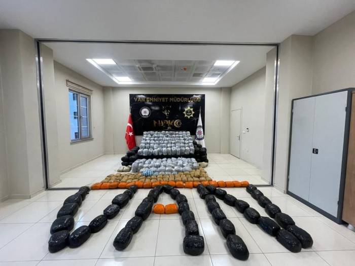 Van’da Bir Haftada 1 Tondan Fazla Uyuşturucu Ele Geçirildi