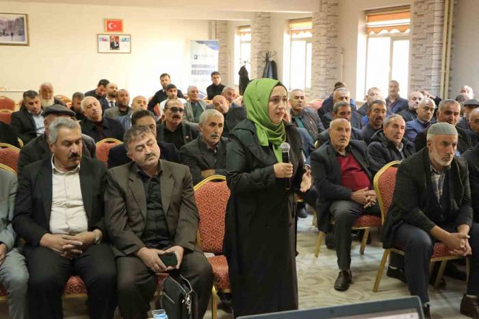 Vedaş Heyeti Muhtarlarla Bir Araya Geldi