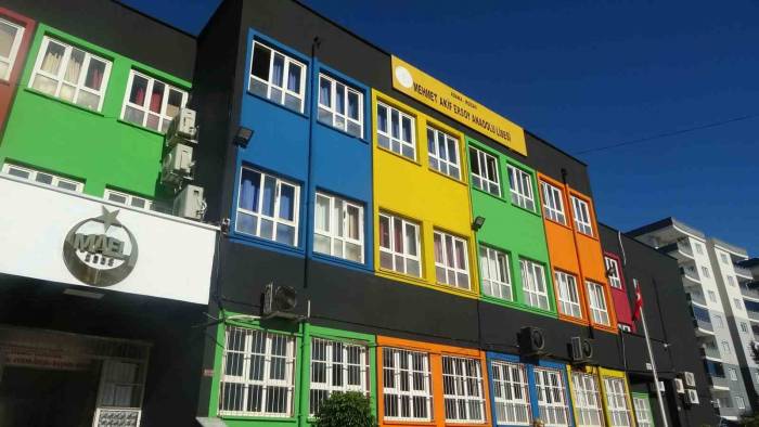 30 Yıllık Tarih Öğretmeni Okulda Kalp Krizi Geçirdi, Öğretmenler Günü’nde Hayatını Kaybetti