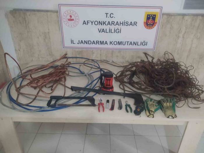 Çiftçilerin Kabusu Olan Kablo Hırsızlarını Jandarma Yakaladı