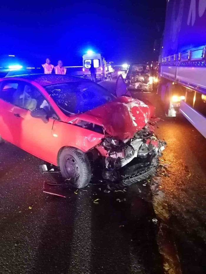 Otoyolda Zincirleme Kaza: 8 Yaralı