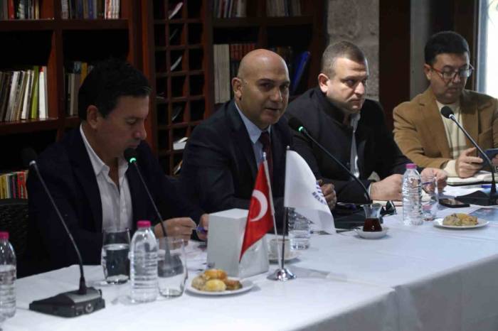 Başkan Aras, Site Yöneticileri İle Buluştu