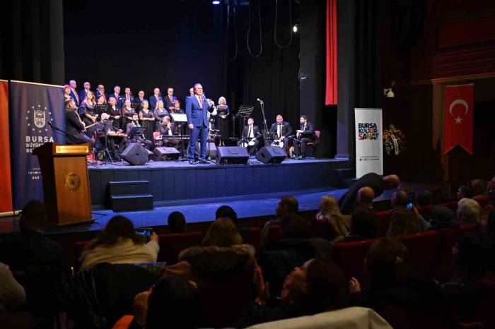 Muhtarlık Mührünü Sahnede Vurdular