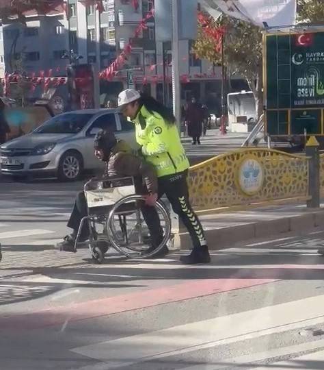 Elazığ’da Polisler Örnek Davranışları İle Gönülleri Fethetti
