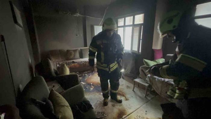 Elazığ’da Korkutan Ev Yangını