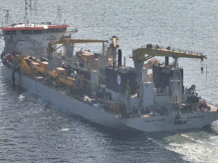 İstanbul Havalimanı İnşaatında Çalışan Dev Gemi Havadan Görüntülendi