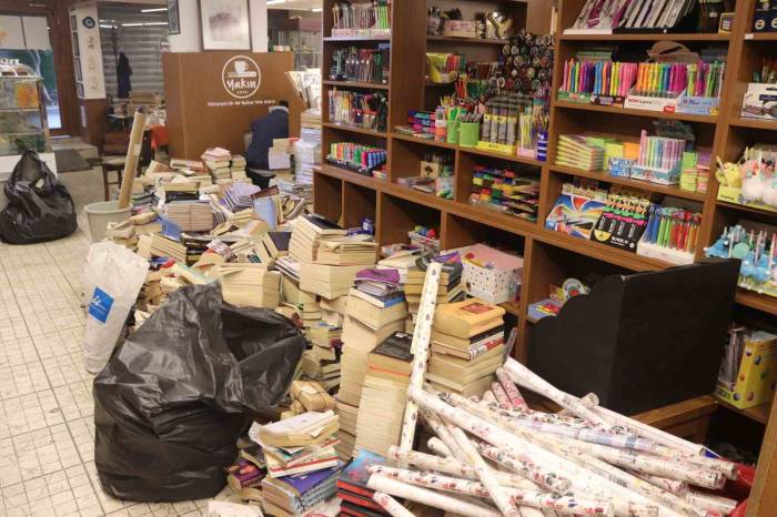 İzmirli Esnafın Zararı Büyük: Bir Kısmı Hala İş Yerlerini Açamadı