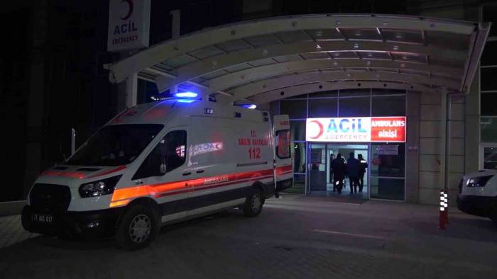 Husumetlisinden Kaçarken Canından Oluyordu: Çatıdan Çatıya Atlarken 3. Kattan Düştü