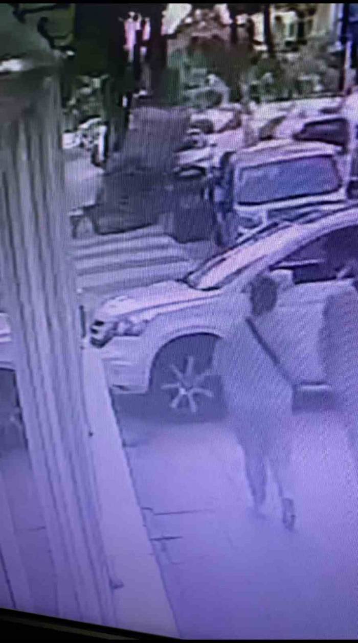 Maltepe’de Kilolarca Ağırlıktaki Su Deposu Otomobilin Üzerine Böyle Devrildi