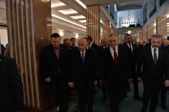 Mhp Genel Başkanı Bahçeli: “Saçlarına Dolardan Bukleler Yapan Şaibeli Soytarılar Milletimizde Haklı Bir Öfkeye Neden Olmaktadır”