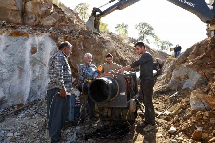 Pozantı Yağlıtaş Göleti Sulamasında Çalışmalar Devam Ediyor