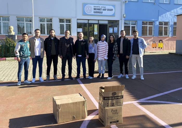 İlkokul Öğrencilerine Kitap Hediyesi