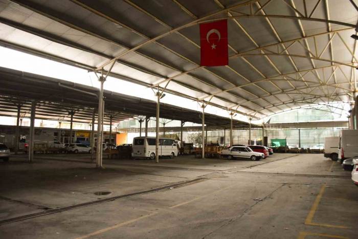 İncirliova Kapalı Pazar Yeri’nde Sorun Çözüldü