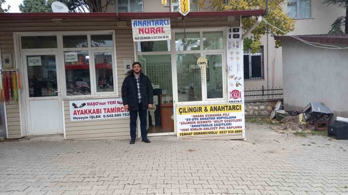 Baba Mesleğini 10 Metrekarelik İş Yerinde 20 Yıldır Sürdürüyor