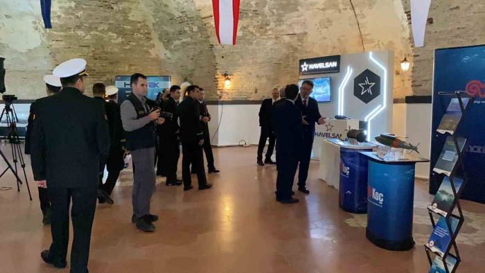 Silah Ve Savunma Sistemleri Sergilendi