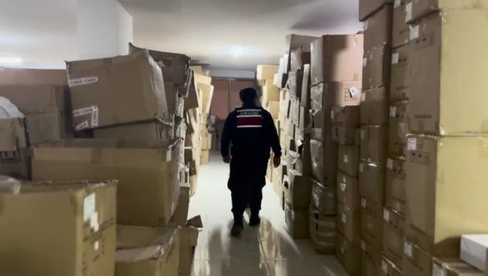 70 Milyon Tl’lik Taklit Ürün Operasyonu: Çin’den Ucuz Getirip Marka Taklidiyle Satmışlar