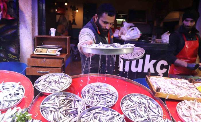 Fırtına Balık Fiyatlarını Yükseltti