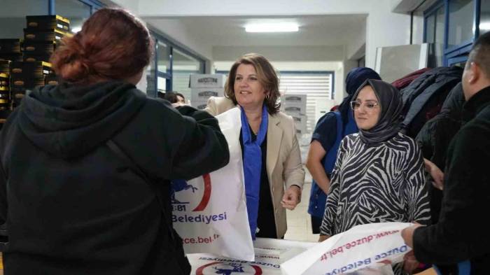 Bin 800 Çocuğun Yüzünü Güldürdüler