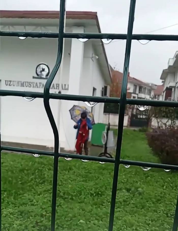 Küçük Çocuğun Bayrak Sevgisi Duygulandırdı