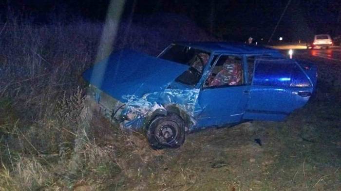 Gediz’de Domuza Çarpan Araç Başka Bir Araçla Kafa Kafaya Çarpıştı: 5 Yaralı