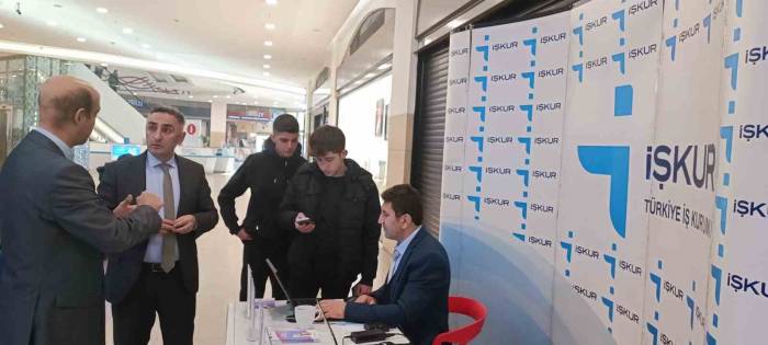 Şehrin Çeşitli Yerlerinde Tanıtım İçin Stant Açıyor