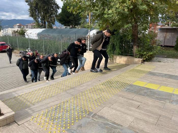 İzmir’de Eğlence Mekanındaki Silahlı Kavgayla İlgili Tutuklu Sayısı 8’e Yükseldi