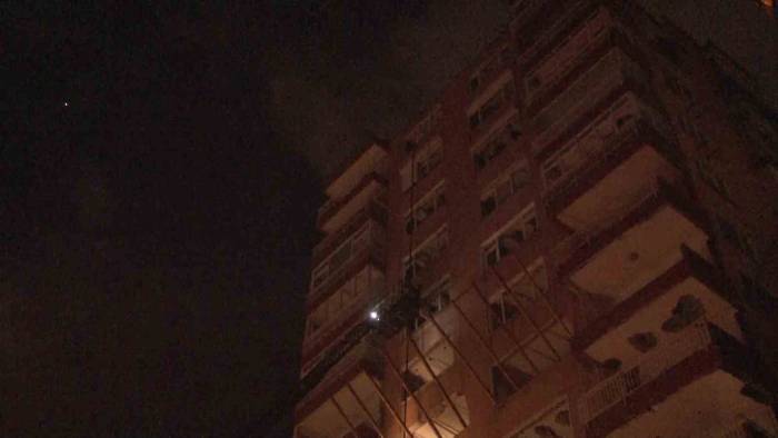Kadıköy’de Apartmanın Çatısına Yıldırım Düştü