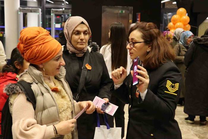 Kadınlara Hakları Anlatıldı