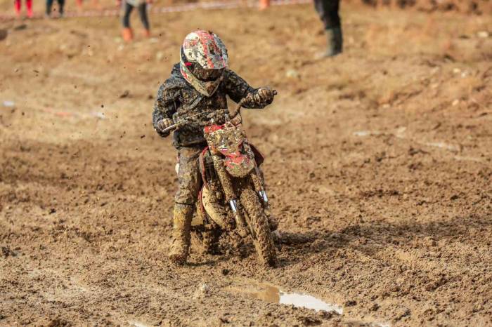 7 Yaşındaki Motosikletçinin Hedefi Dünya Şampiyonluğu