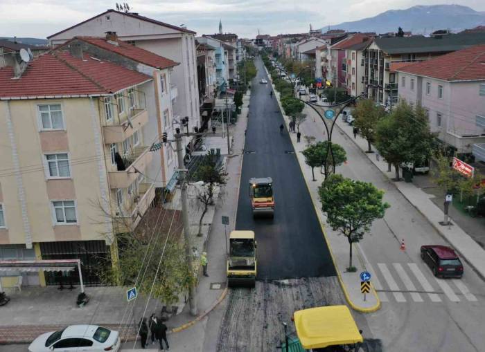 Hamit Kaplan Caddesi’ne 2 Bin Ton Asfalt