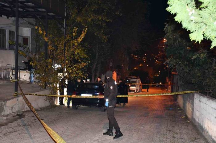 25 Yaşındaki Genç Silahla Kendini Vurdu
