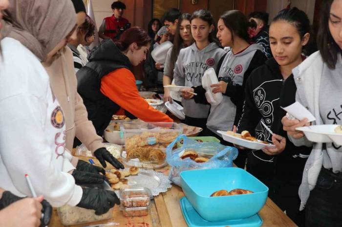 Sivas’ta Öğrenciler Filistin İçin Tek Yürek Oldu